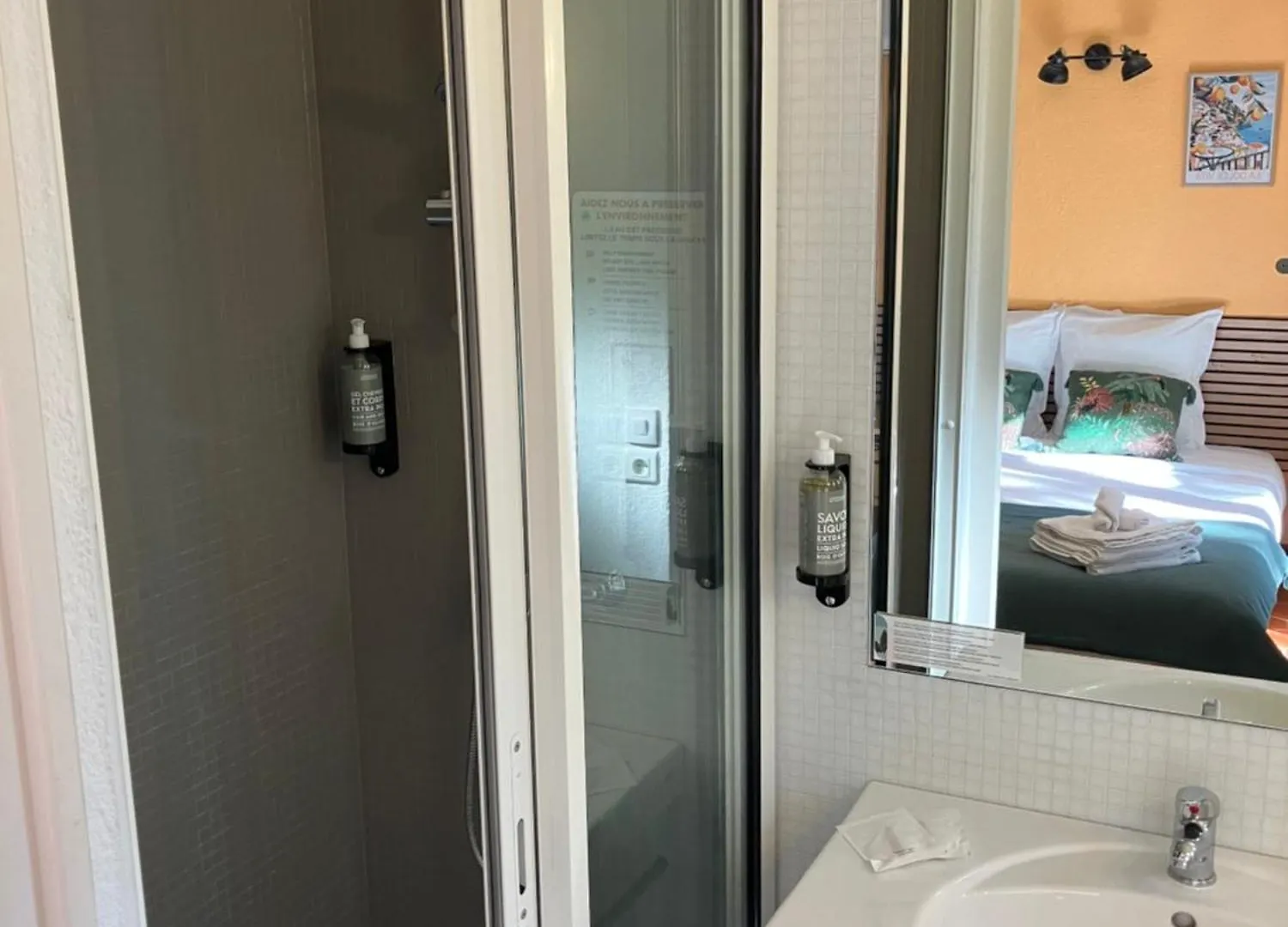 Hotel La Bastide Du Val à Le Val 3*,  France