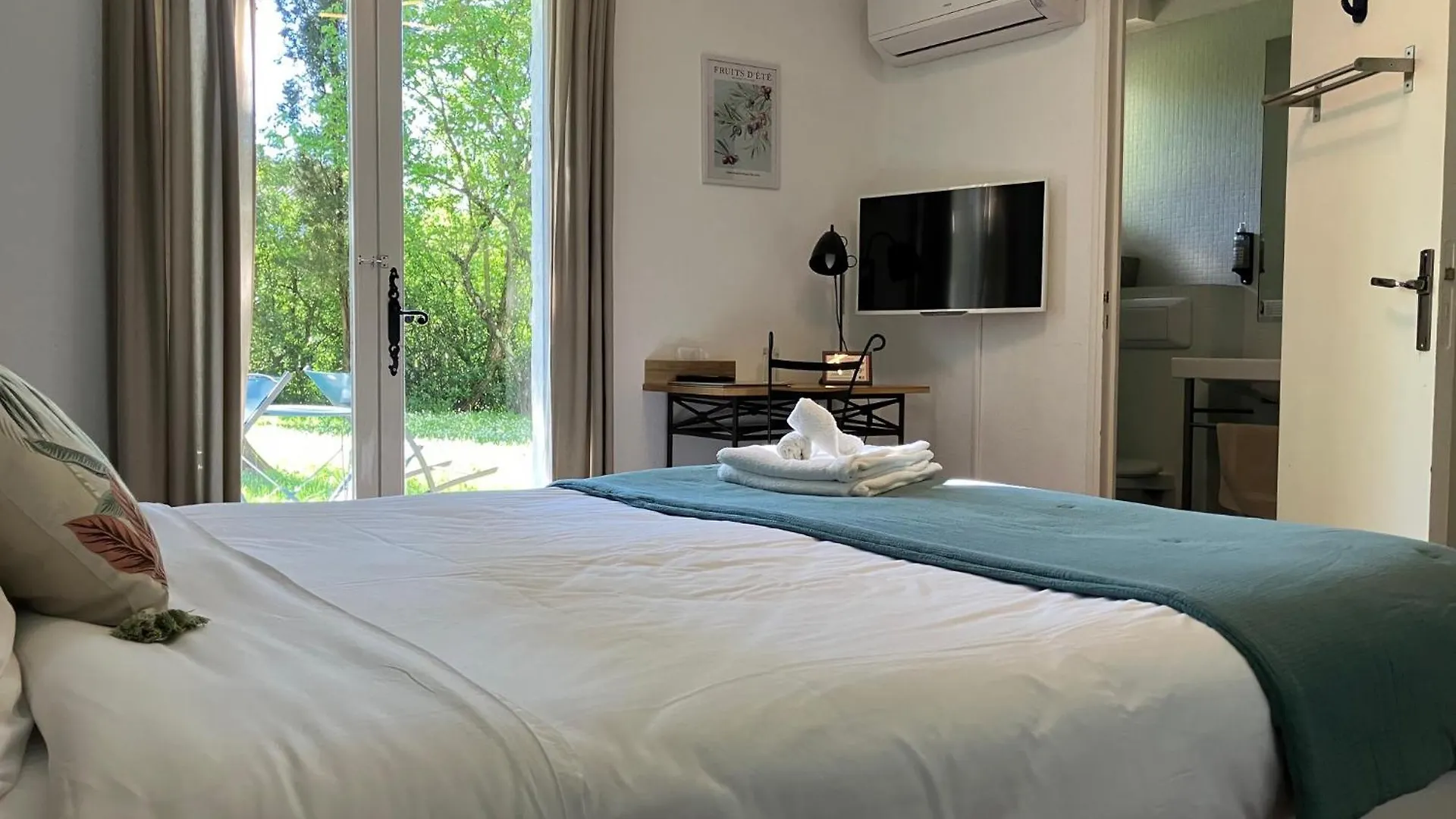 Hotel La Bastide Du Val à Le Val 3*,  France