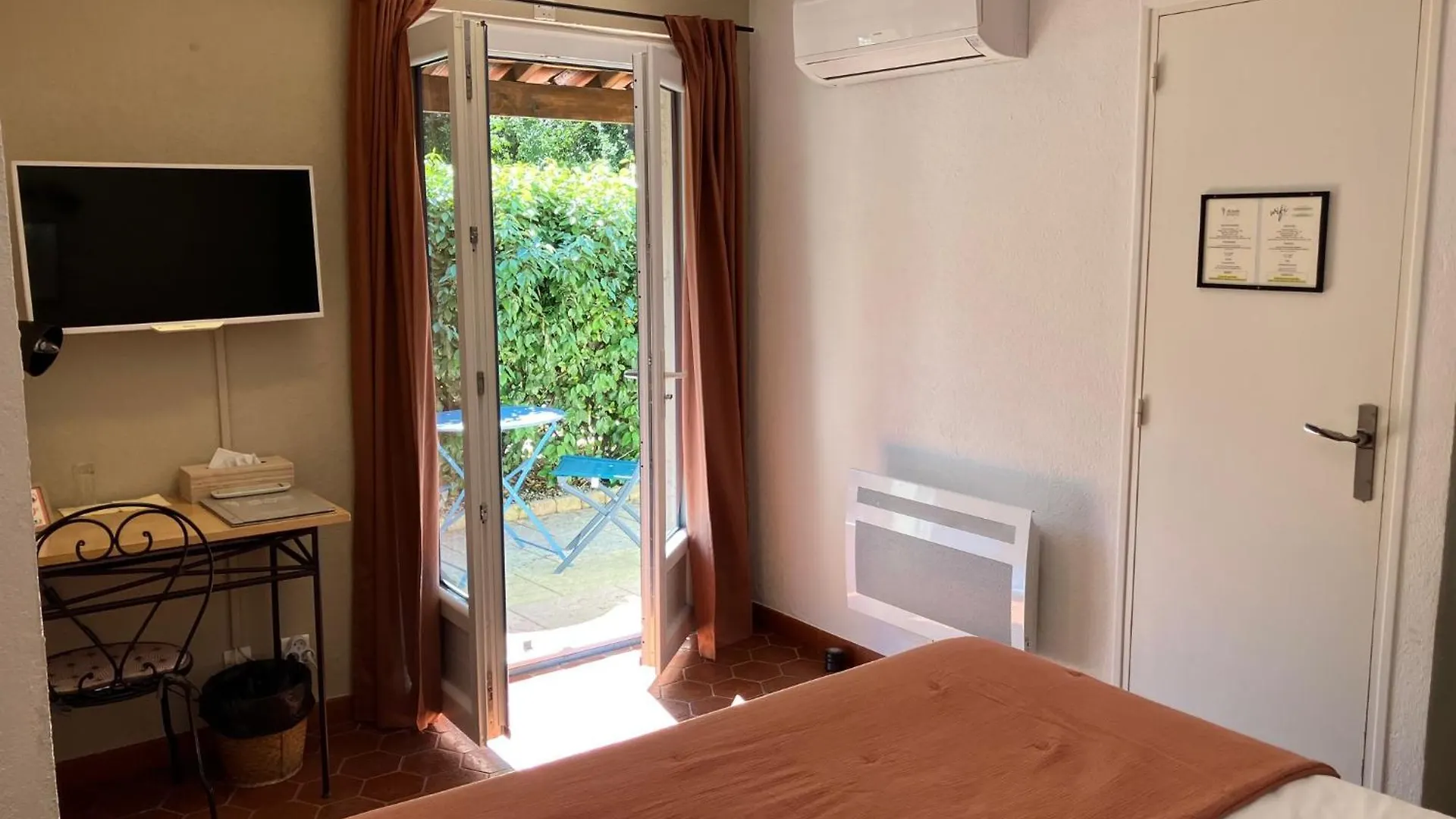 Hotel La Bastide Du Val à Le Val 3*,